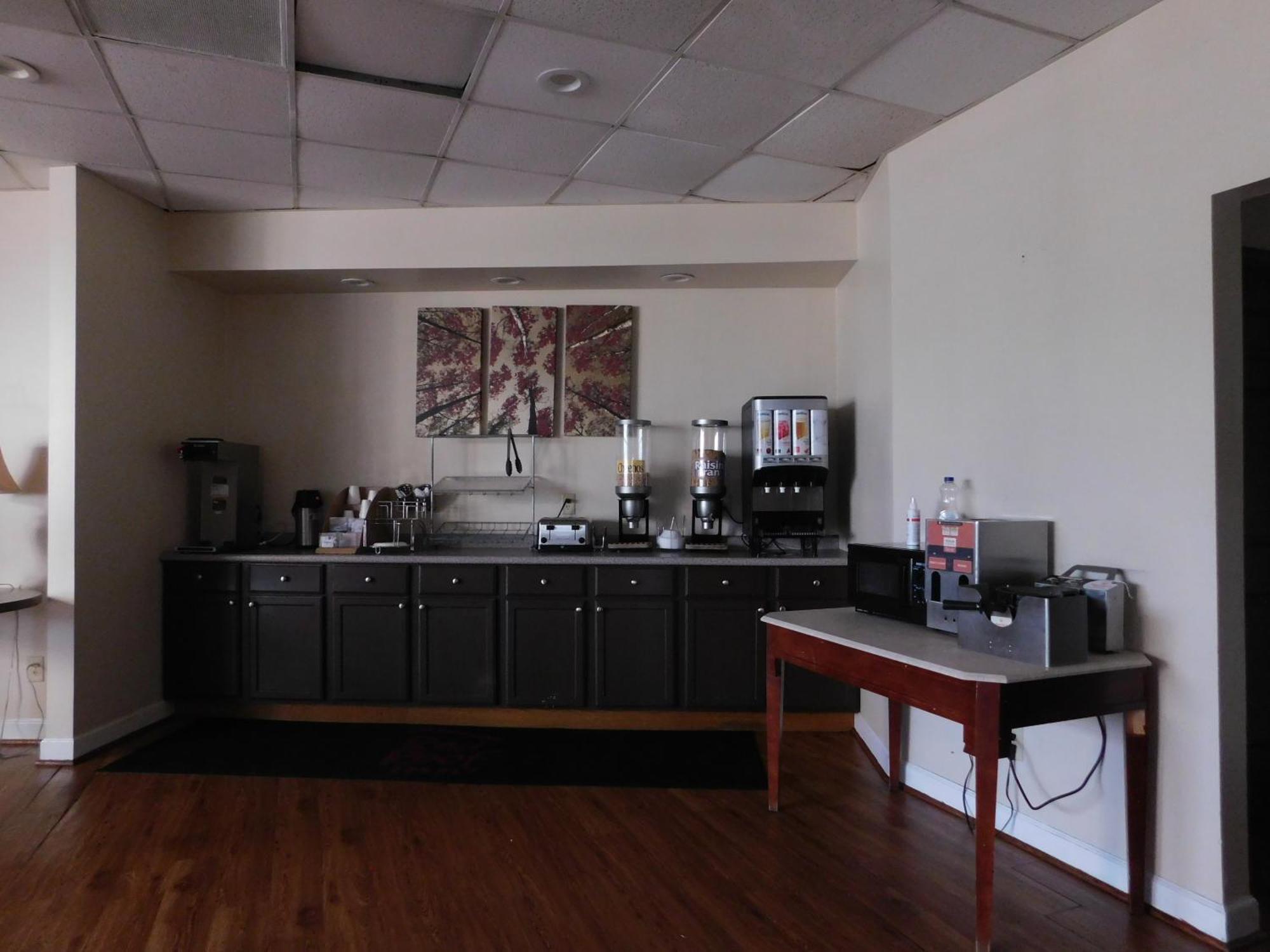 Red Roof Inn & Suites Wytheville Esterno foto
